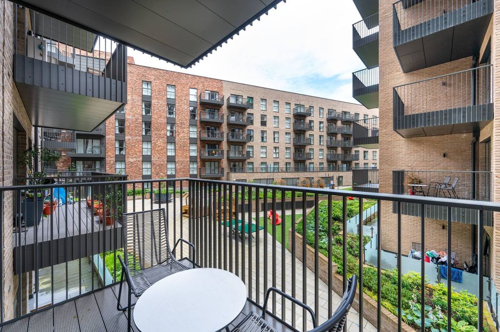 Property photo 1 of 30