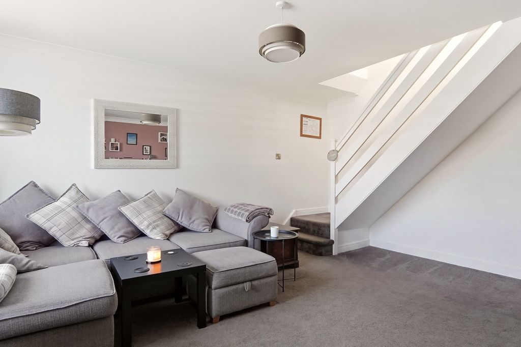 Property photo 2 of 19 Image008