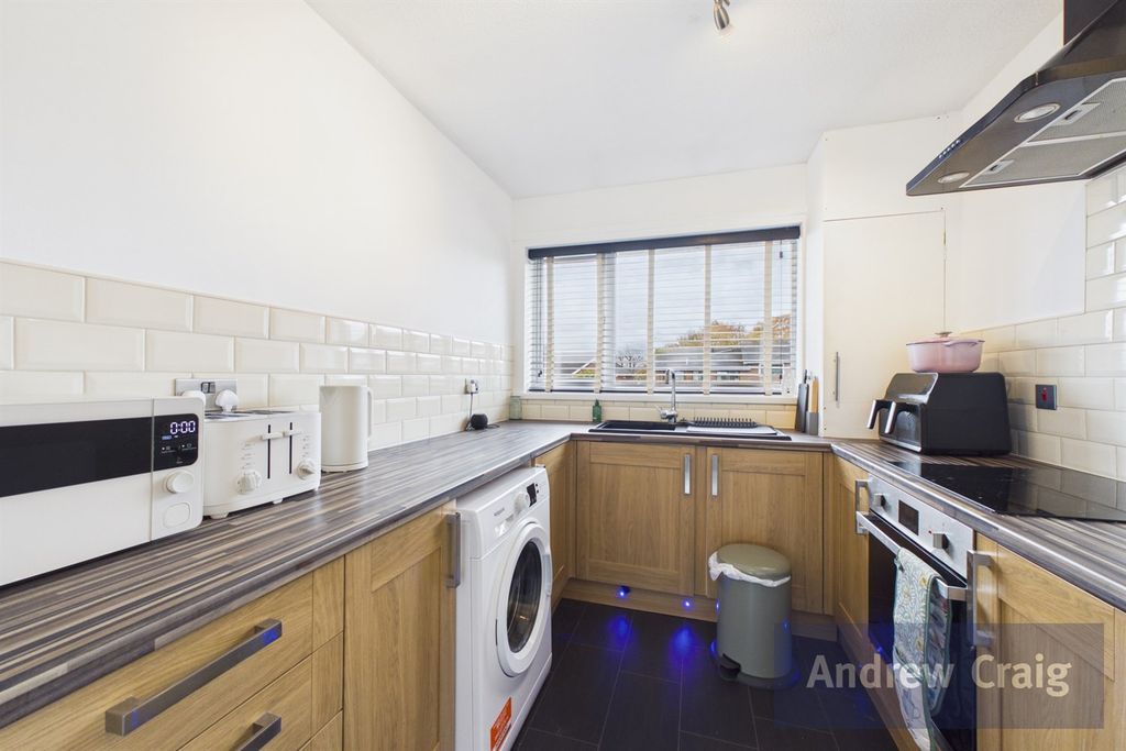 Property photo 3 of 8 Kitchen