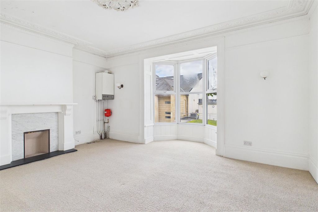 Property photo 2 of 7 Fff, 25, Meridian Road- Living Room