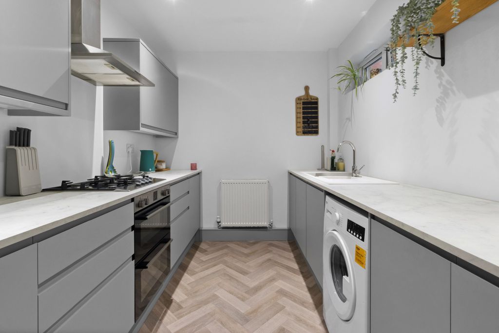 Property photo 2 of 32