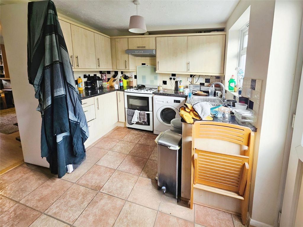 Property photo 3 of 8 Kitchen