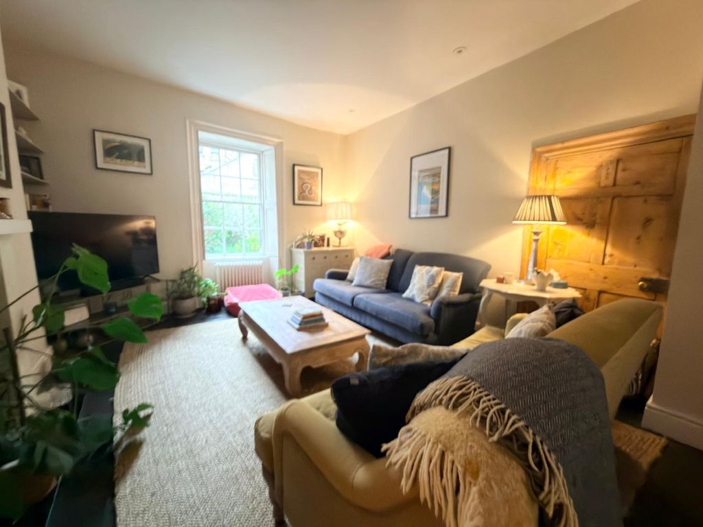 Property photo 2 of 11 Living Room