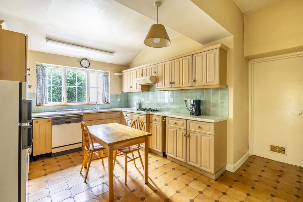 Property photo 3 of 16 Kitchen