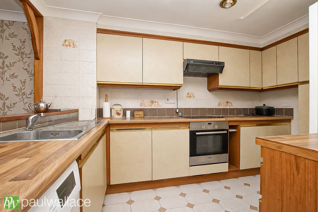 Property photo 3 of 14 Kitchen