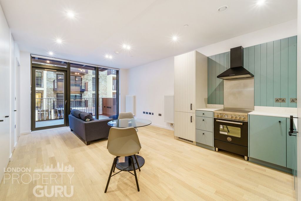 Property photo 2 of 21