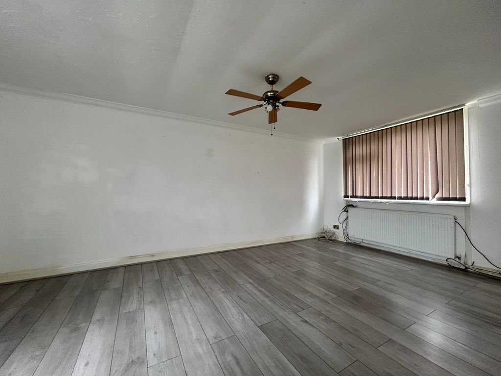 Property photo 3 of 13 Image