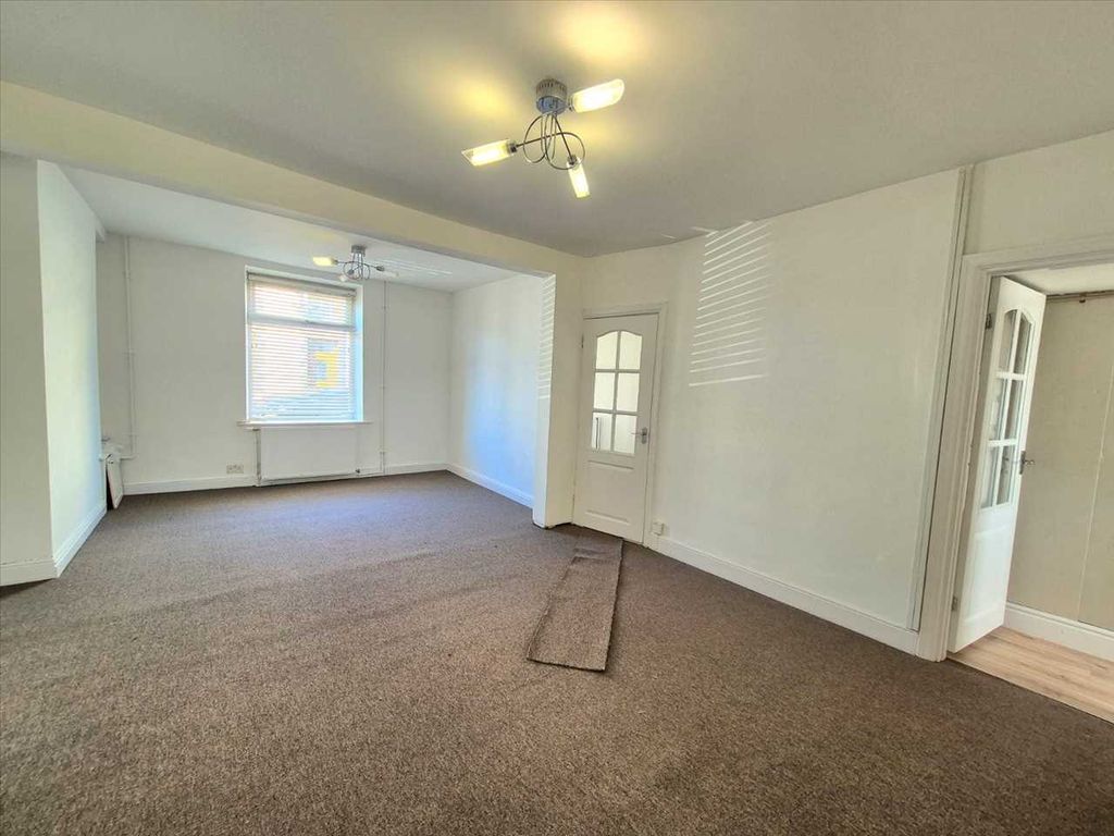 Property photo 3 of 21 Lounge
