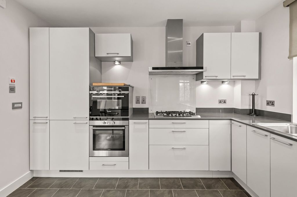 Additional image 7 of 3 bed flat for saleKenilworth Gate, Wellgate Drive, Bridge Of Allan FK9