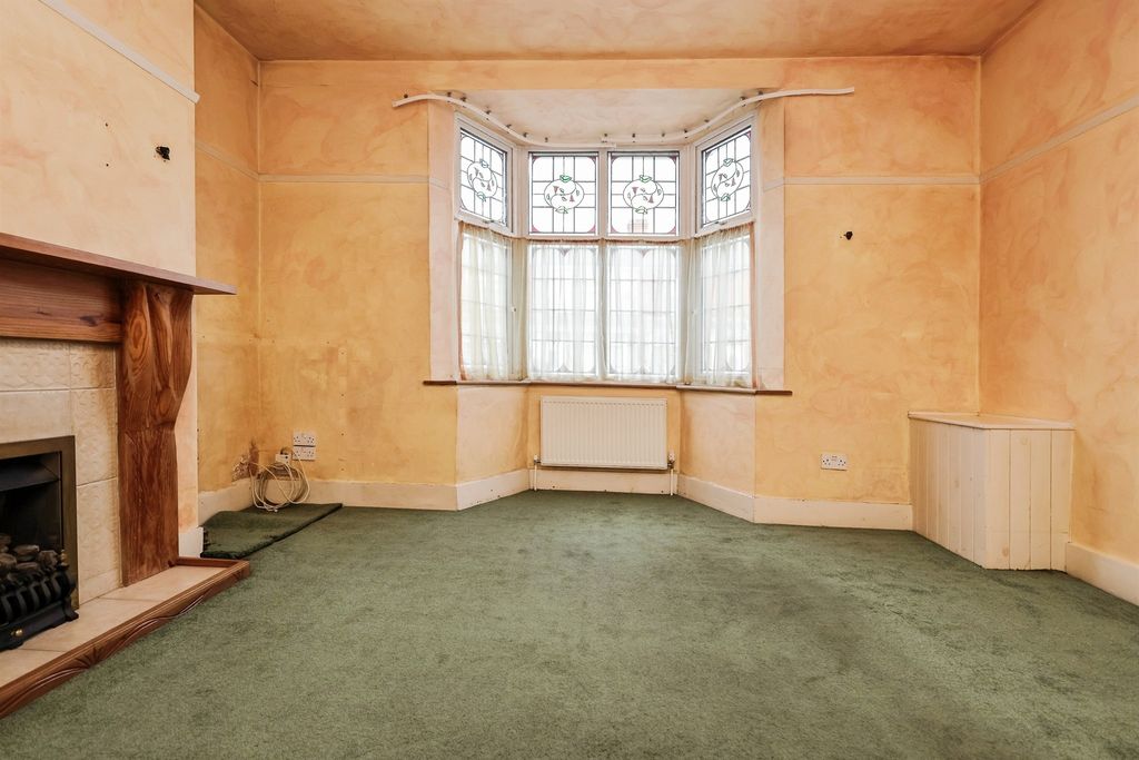 Property photo 2 of 20