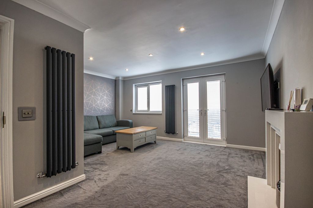 Property photo 2 of 20 14