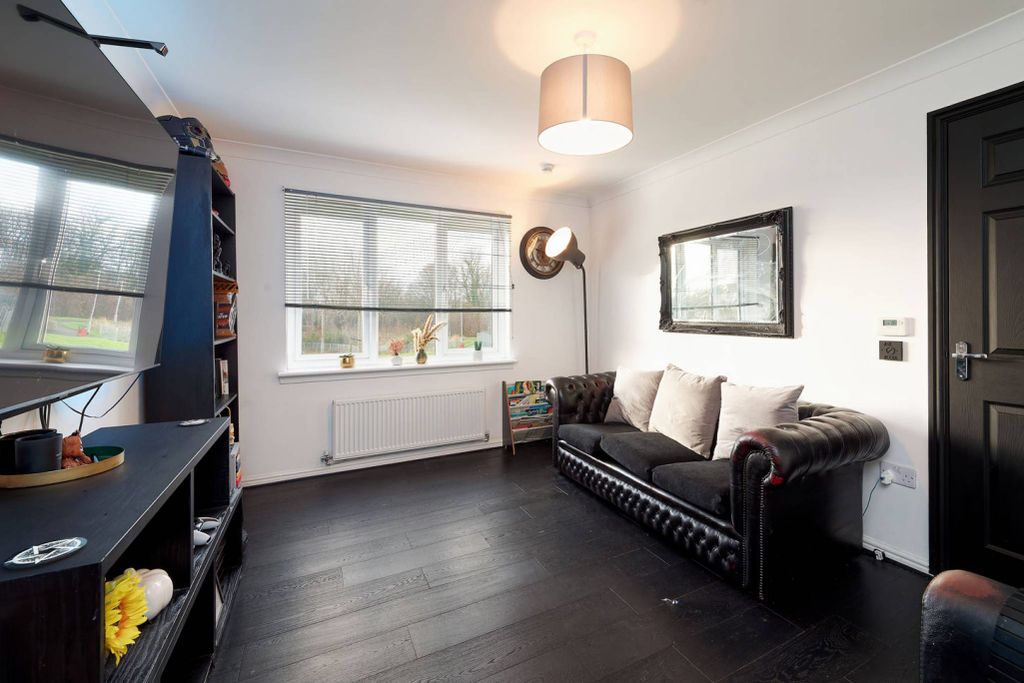 Property photo 3 of 27