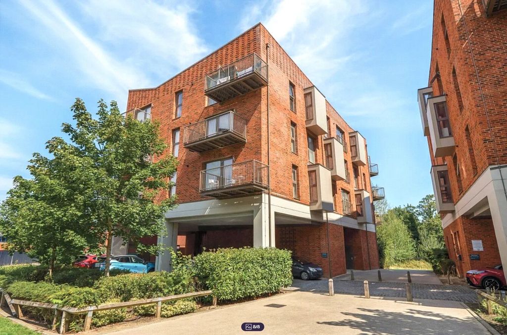 Property photo 2 of 8 Building