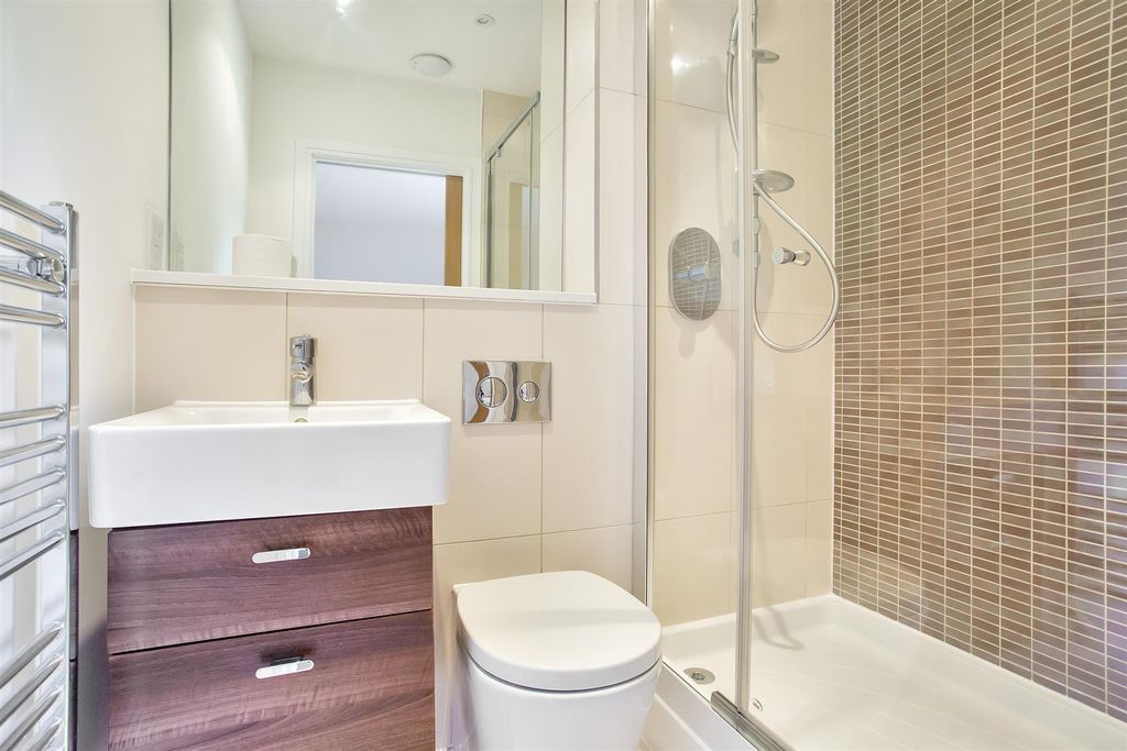 Property photo 3 of 10 Hurley-Close-Banstead-105.Jpg