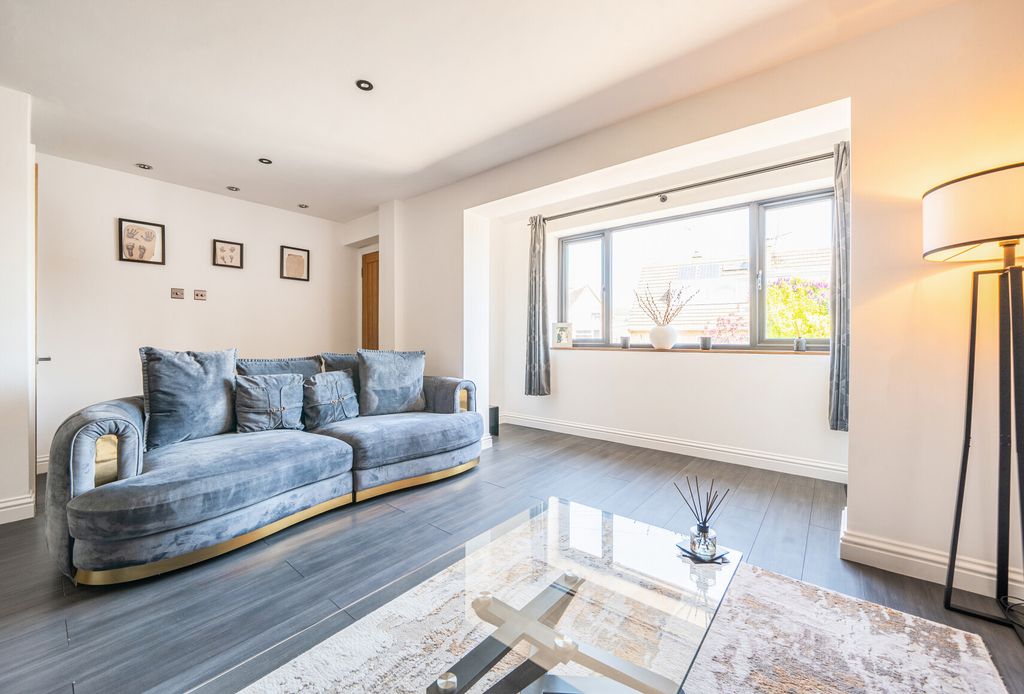 Property photo 3 of 25 1446766-8-69Ef77B...