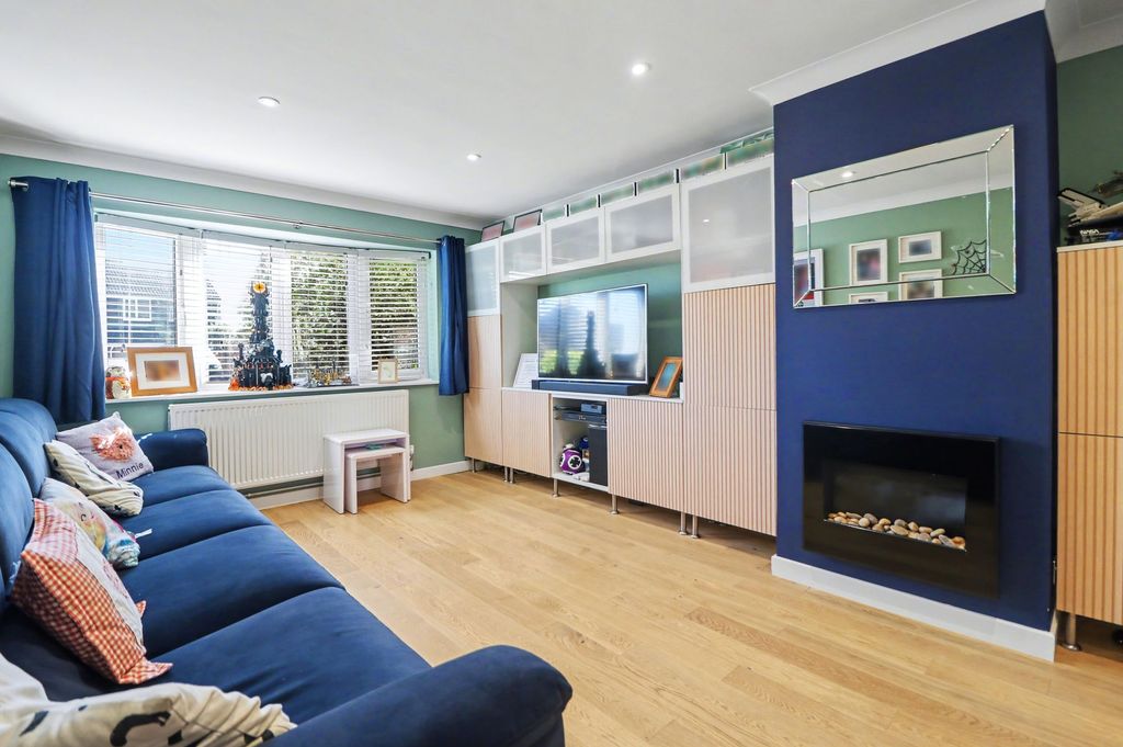 Property photo 3 of 17