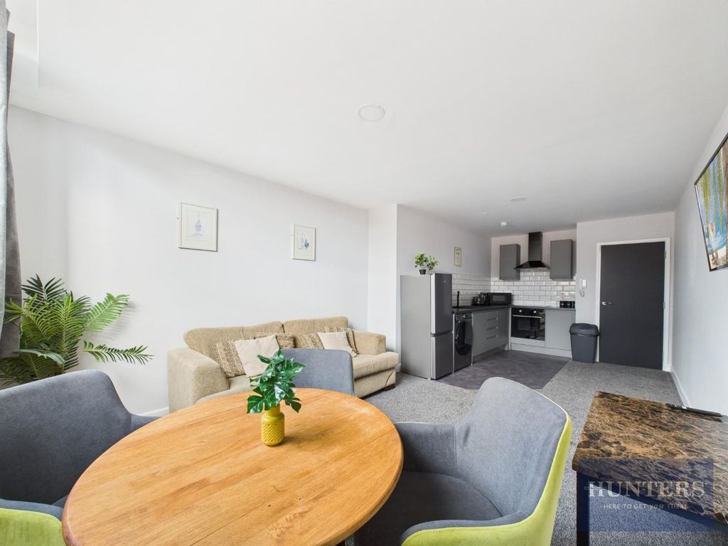 Property photo 3 of 6 Kitchen / Living Area