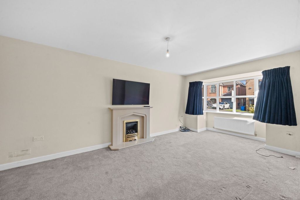 Property photo 2 of 25