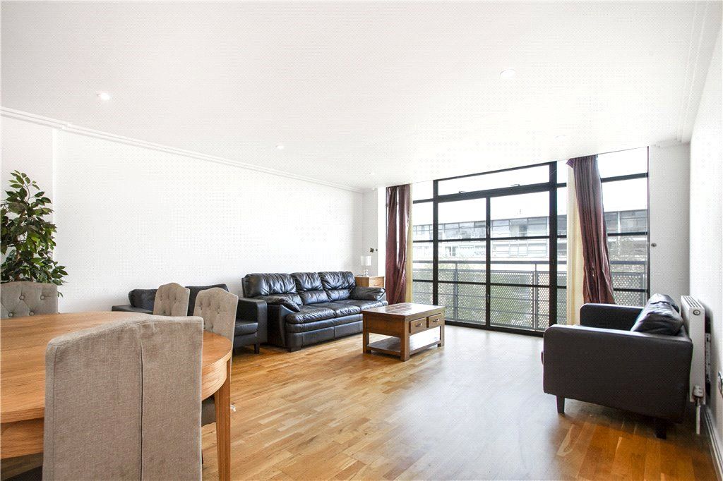 Property photo 2 of 18 Living Room
