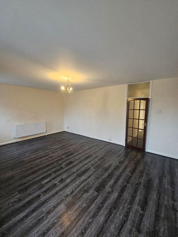 Property photo 3 of 9 Loungea