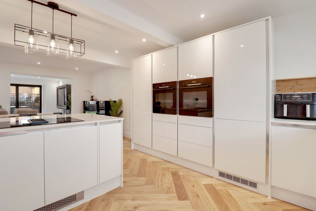 Property photo 2 of 15 Kitchen