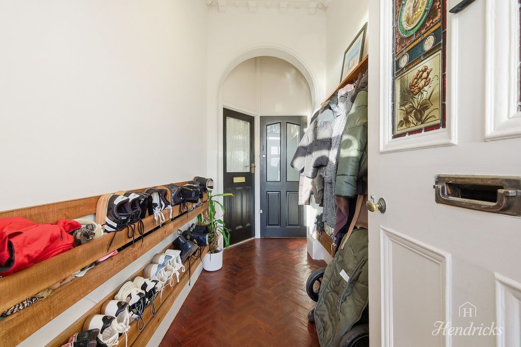 Property photo 3 of 23