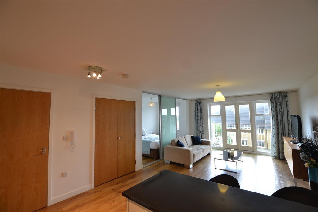 Property photo 3 of 12