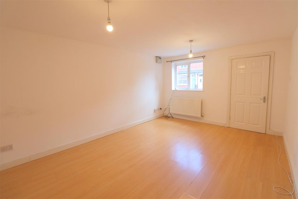 Property photo 2 of 12 2024 Lounge.Jpg