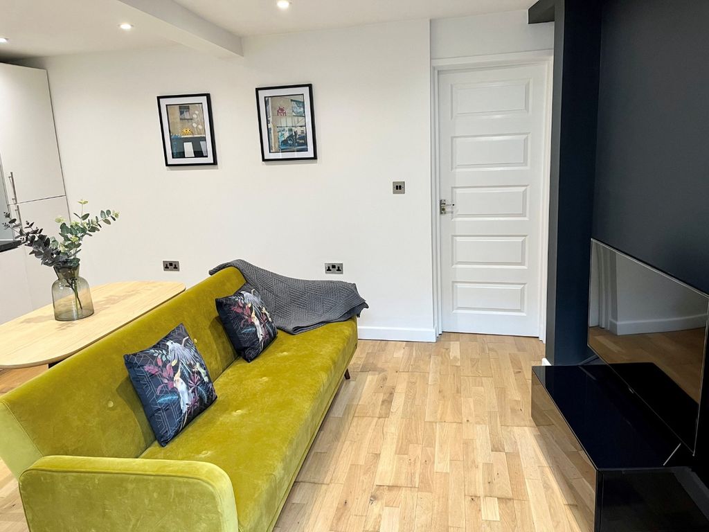 Property photo 2 of 7 5203001