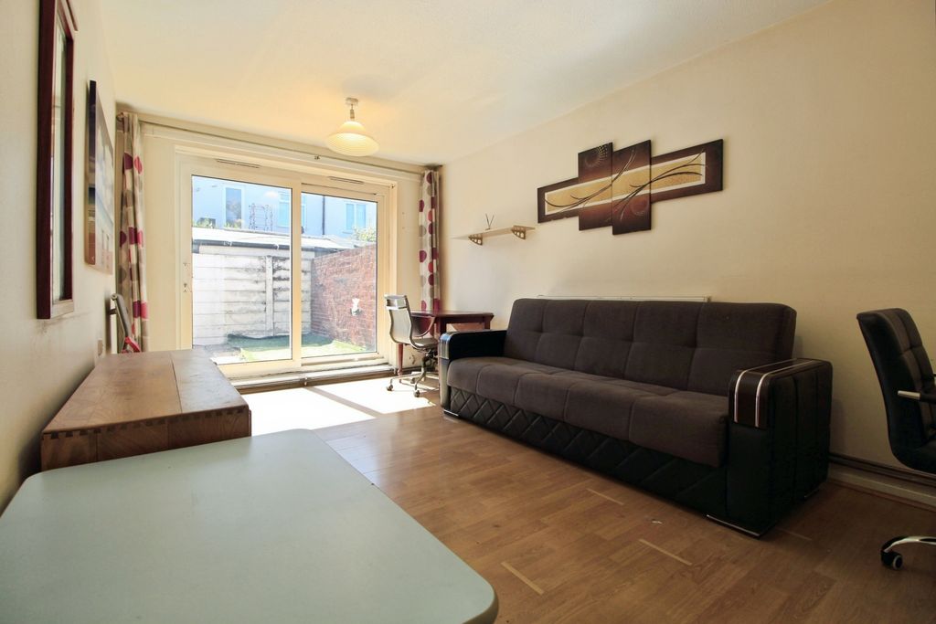 Property photo 3 of 16 Gallery