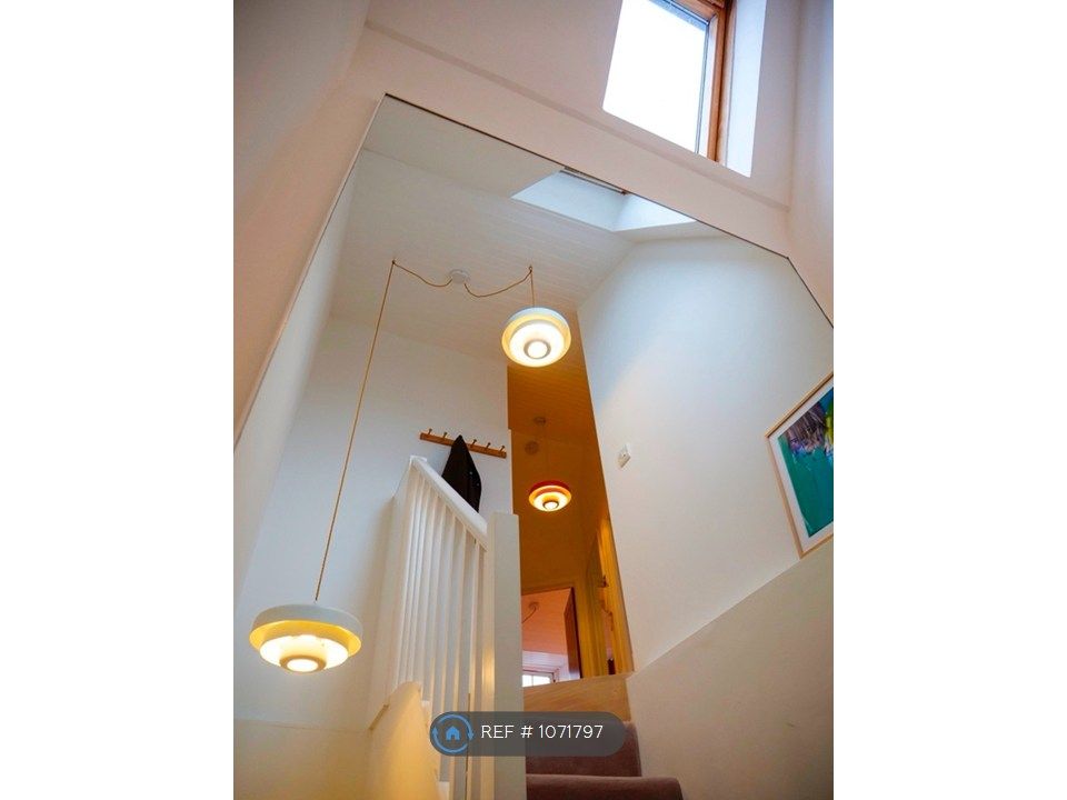 Property photo 3 of 20 Mirrored Wall In Private Stair In Flat