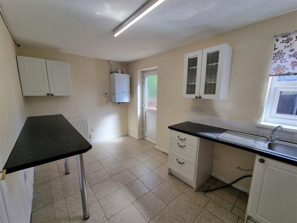 Property photo 3 of 10 Kitchen-Diner