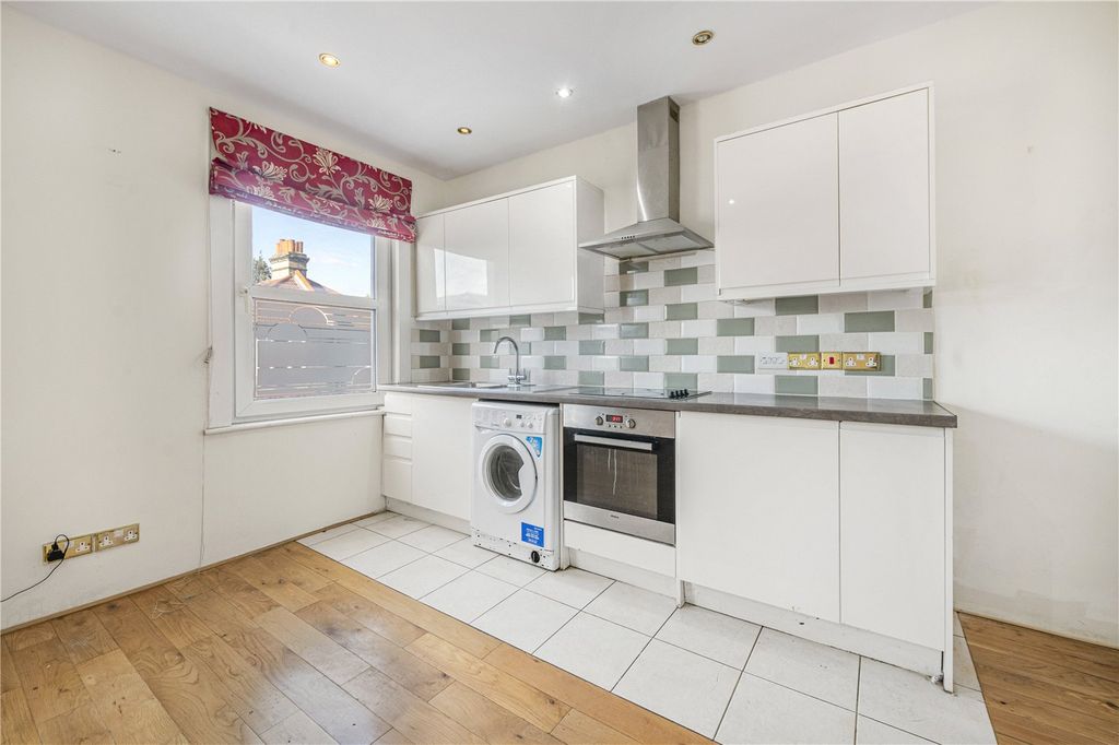 Property photo 1 of 11 Kitchen