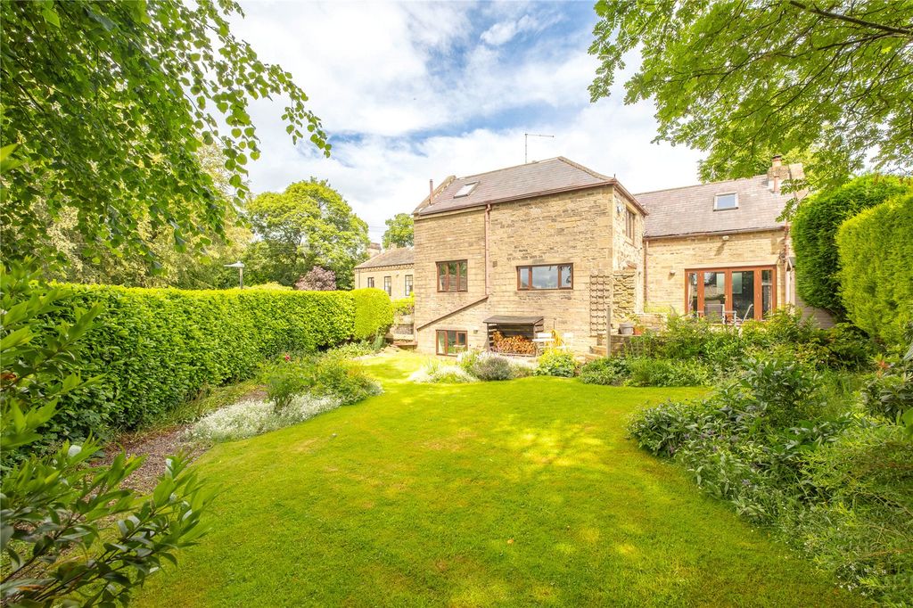 Property photo 1 of 33 Gardens