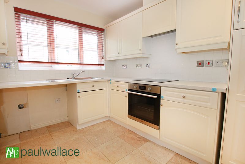 Property photo 3 of 11 Kitchen