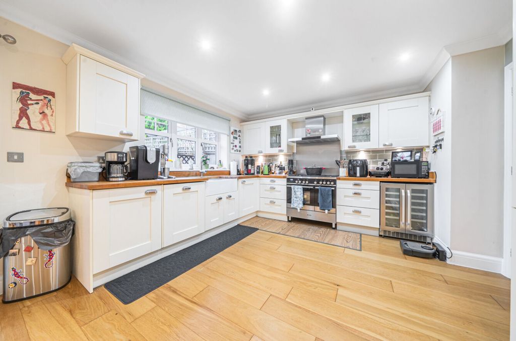 Property photo 2 of 22 Kitchen