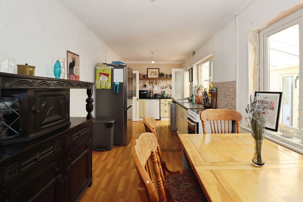 Property photo 2 of 17 Kitchen
