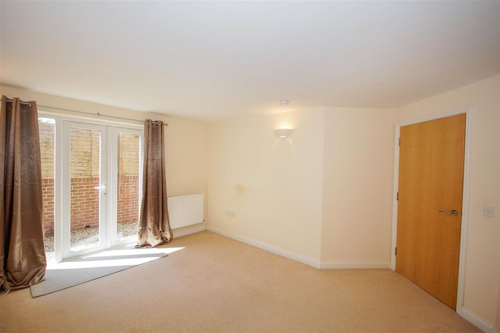 Property photo 3 of 9 Living Room.Jpg