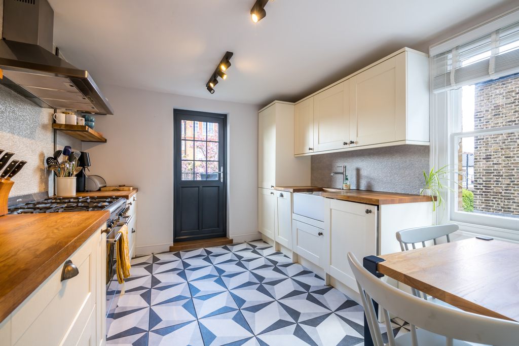 Property photo 3 of 24