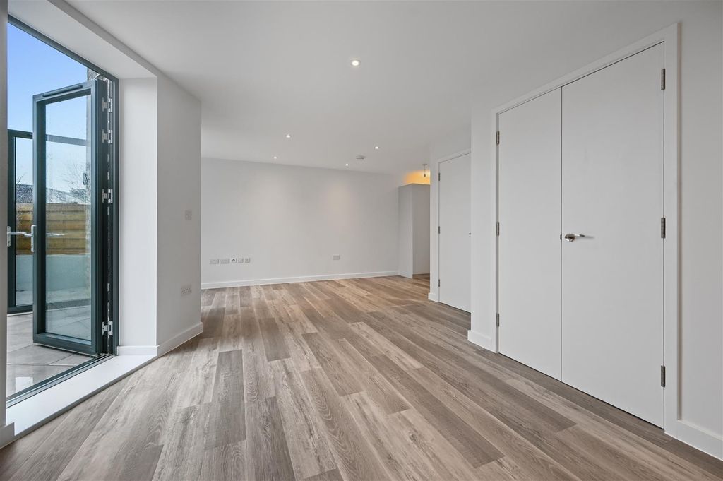 Property photo 2 of 7 Brc- Bejoux Court- Flat 5 - Studio Bedroom 6 (1).J