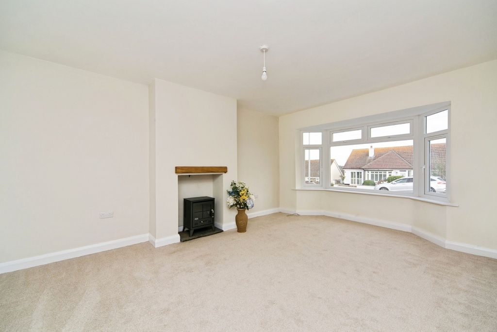 Property photo 2 of 18 Lounge