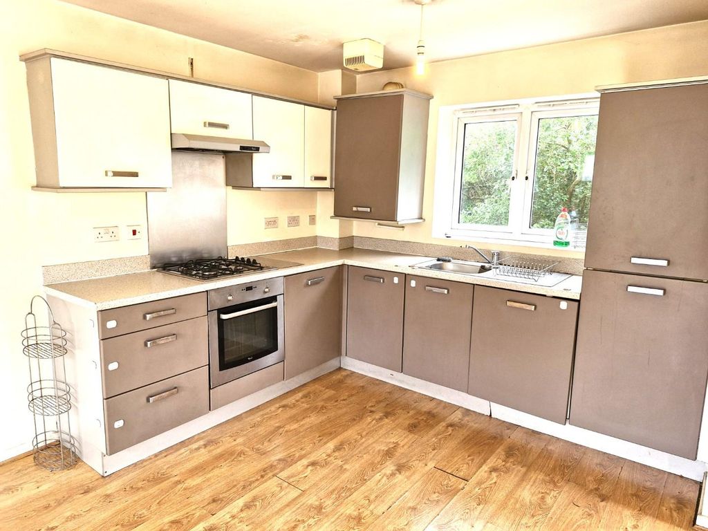 Property photo 2 of 8 Kitchen Area
