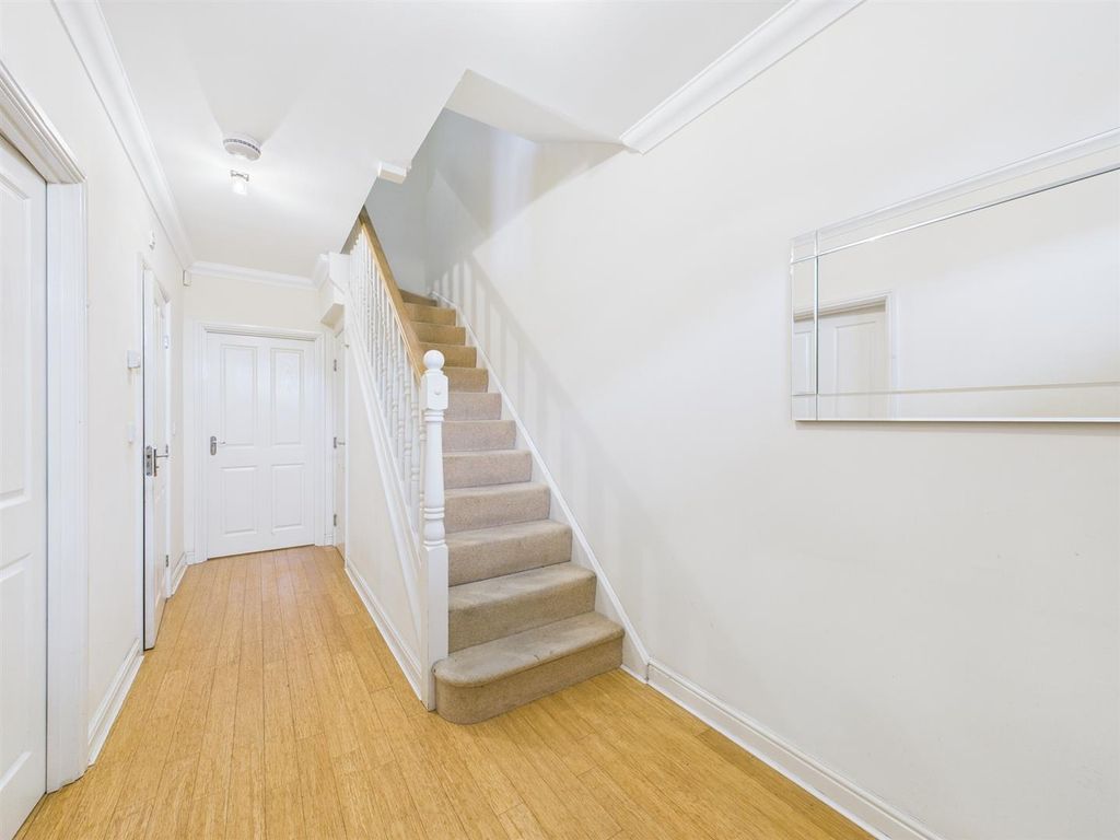 Property photo 2 of 14 Hallway