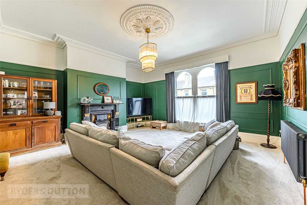 Property photo 3 of 28 Living Room