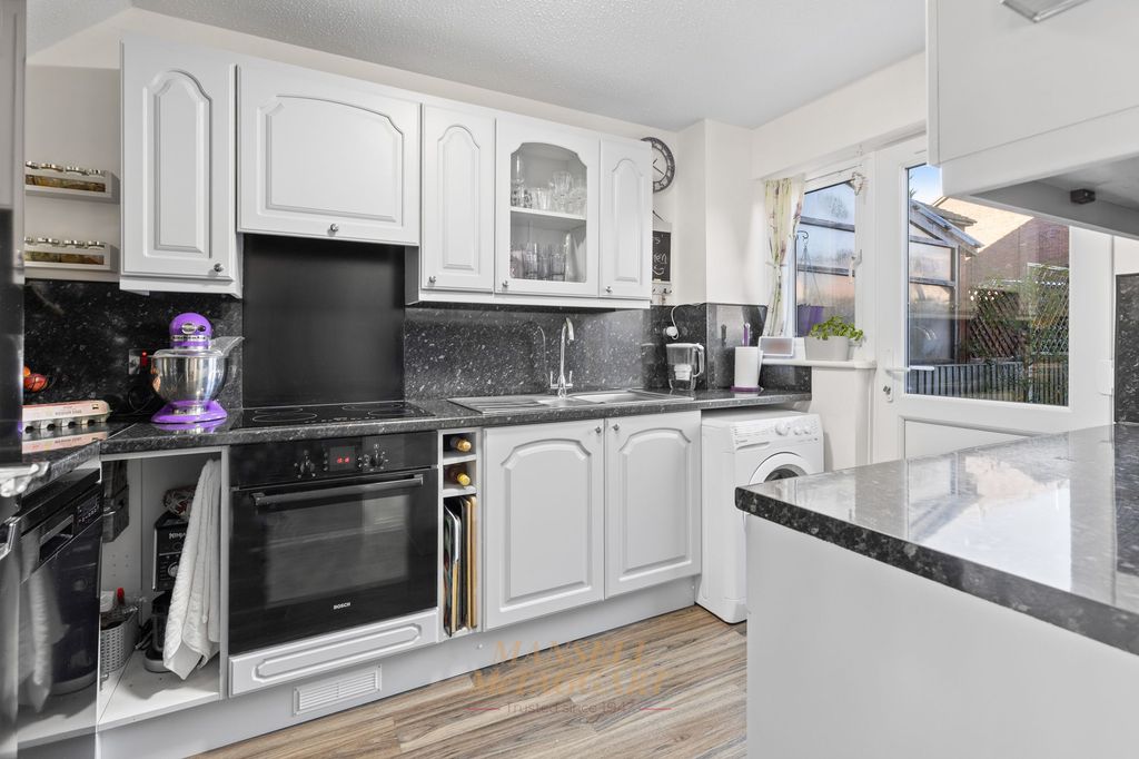 Property photo 2 of 20