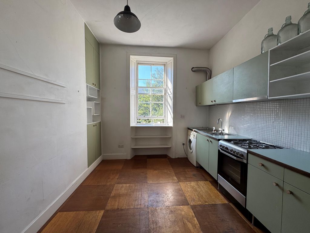 Property photo 3 of 6 Kitchen