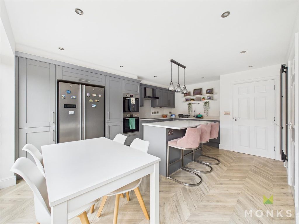 Property photo 3 of 17 Cam01420G0-Pr0800-Still014.Jpg