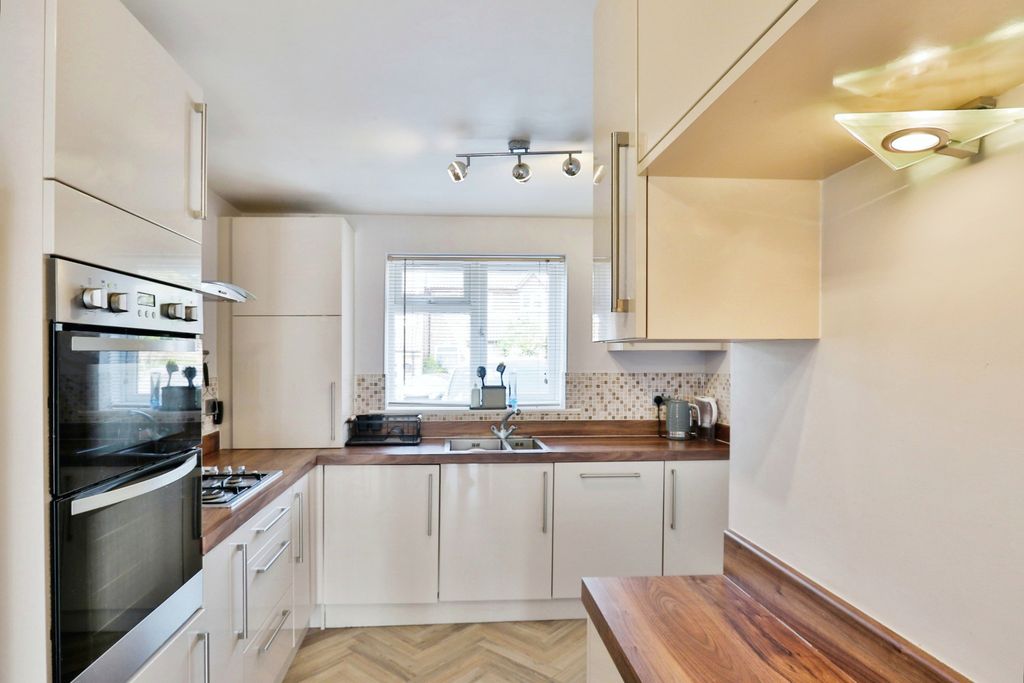 Property photo 3 of 15 Kitchen