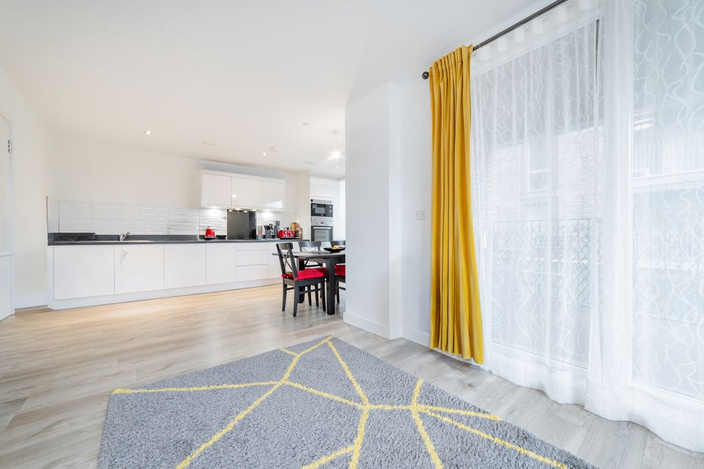 Property photo 3 of 4 Open Plan Kitchen