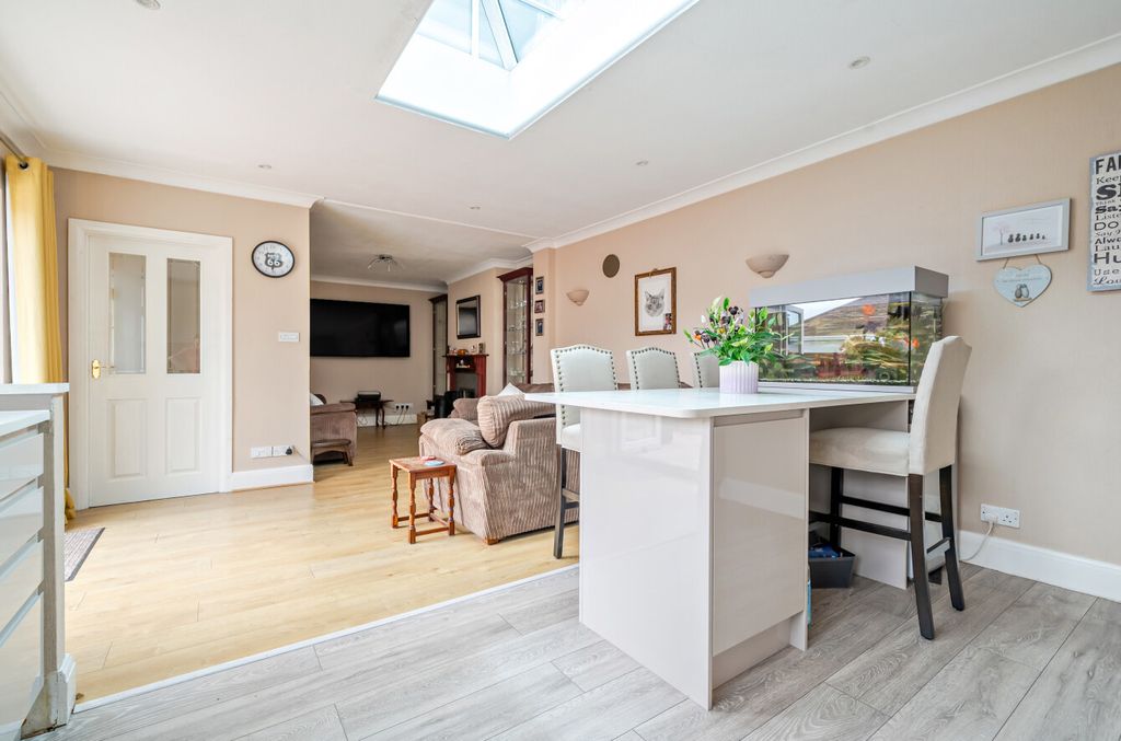 Property photo 2 of 26 1467570-16-6A3969...
